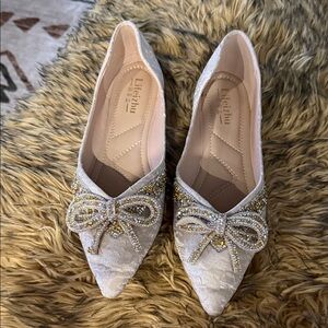 Women's Ivory Embellished Bow Pointed Flats